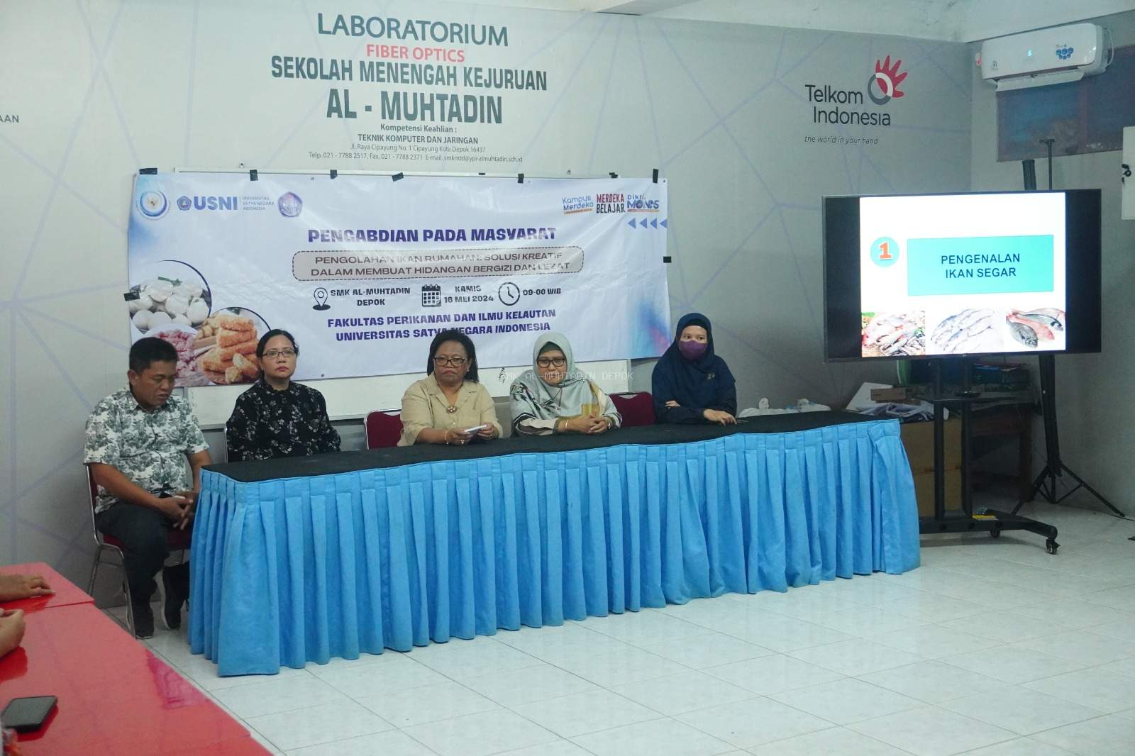Melatih Jiwa Wirausaha Siswa/i Melalui Penyuluhan Mengenai Pengolahan Ikan Laut Bersama UNSIL